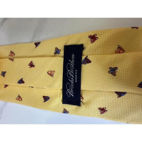 Brooks Brothers Makers classic yellow/multicolored butterfly 100% silk necktie - Picture 2 of 4
